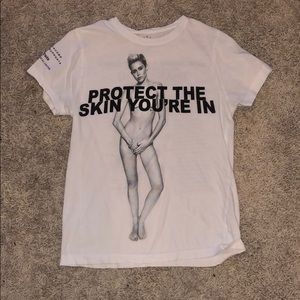 Marc Jacobs x Miley Cyrus shirt